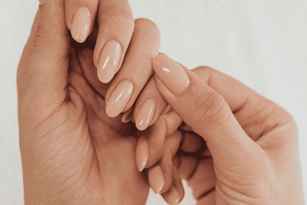 intareste unghiile fragile